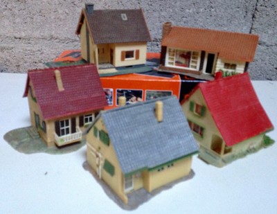 Faller 130432 HO 2 demi maisons en relief