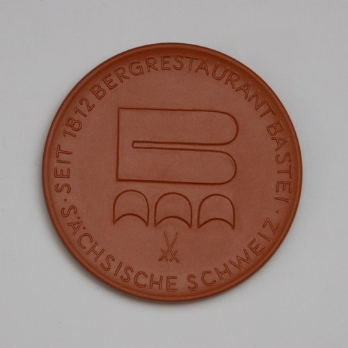 Meissen Porzellan Medaille Sächsische Schweiz Bergrestaurant Ø ca.: 6,3cm #013 - Bild 2 von 3