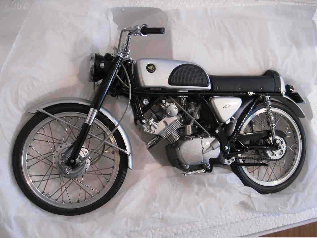 EBBRO 1/10 Scale HONDA CR110 Street 1962 Black Color w EBBRO 1/10 Scale HONDA CR110 Street 1962 Black Color w