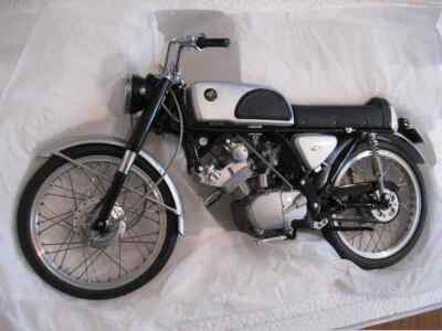 エブロ　EBBRO HONDA CR110 STREET 1962 Amazon | エブロ 1/10 ホンダ CR110 ストリート 1962 ブラック