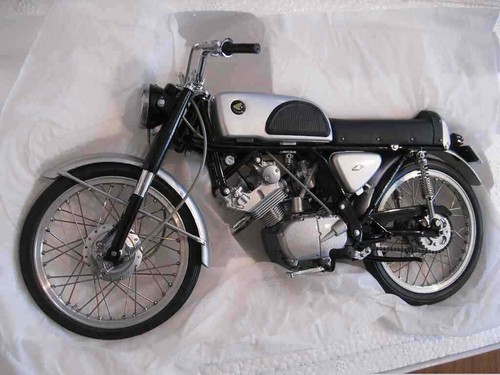 EBBRO 1/10 Scale HONDA CR110 Street 1962 Black Color w/Original Box - Picture 4 of 4