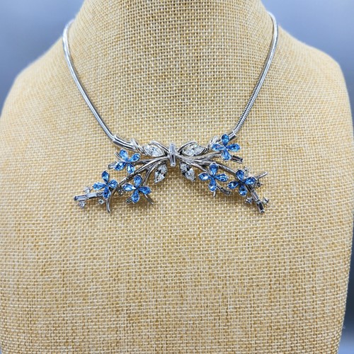 1951 Trifari STARFLOWER Alfred Philippe Light Blue Crystal Bib Necklace 16" - Picture 3 of 11