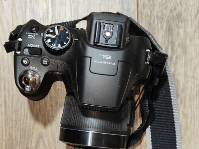 FujiFilm FinePix SL300 14MP 30x Superwide Zoom SLR Style