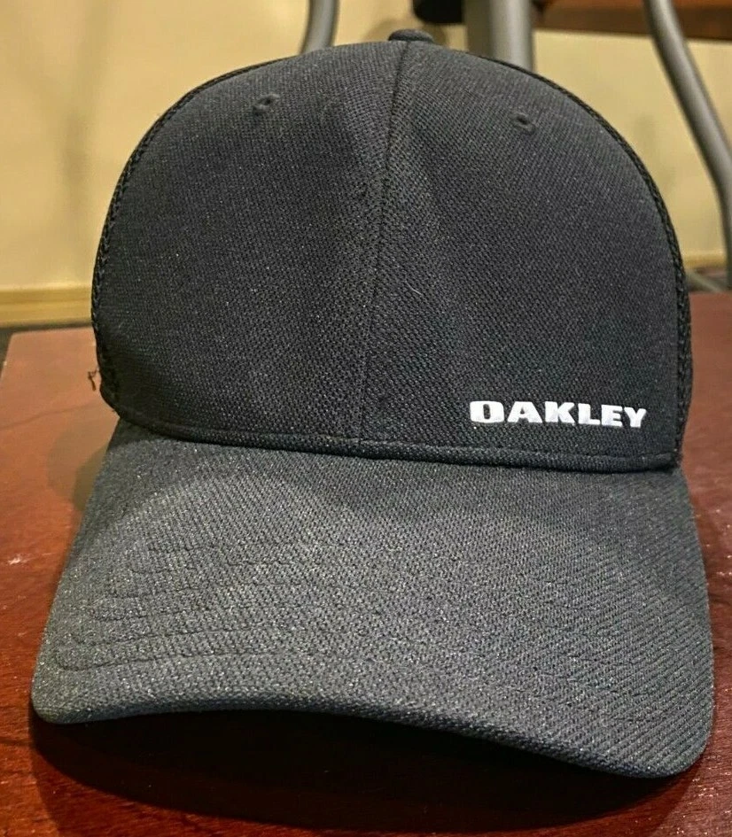 Black oakley cheap hat