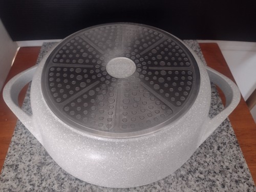 Masterclass Premium Cookware 9.5 Inch Casserole Pot w/Lid. 2.6 quart.  - Picture 5 of 11