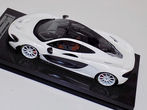 1/18 Tecnomodel McLaren P1 in Gloss White with White wheels one off Carbon - Picture 7 of 8