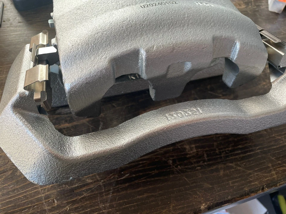 Silver Front/Rear Hydraulic Brake Caliper KH130307 5506 for Ford Open Box Metal - Imagem 2 de 4