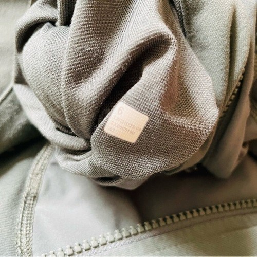 Lululemon SIZE 6 Relaxed fit Define long sleeve pocketed jacket in Dark Forest - Picture 5 of 5