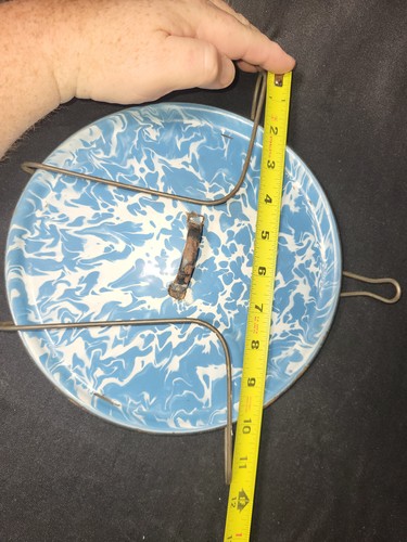 Antique Blue and White Swirl Granite-ware Lid, With Wire Wall Holder - Picture 12 of 13