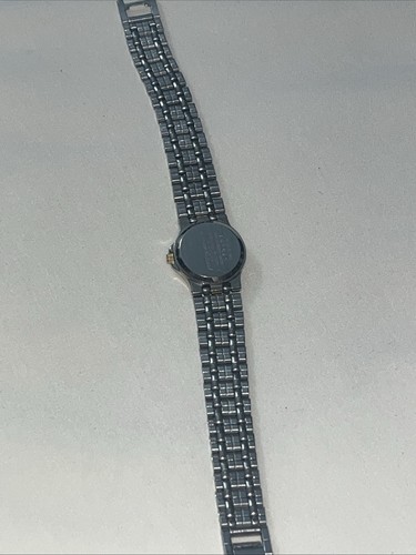 Reloj de cuarzo Armitron para mujer, tono dorado y plateado raro de colección necesita batería lote antiguo - Imagen 21 de 24