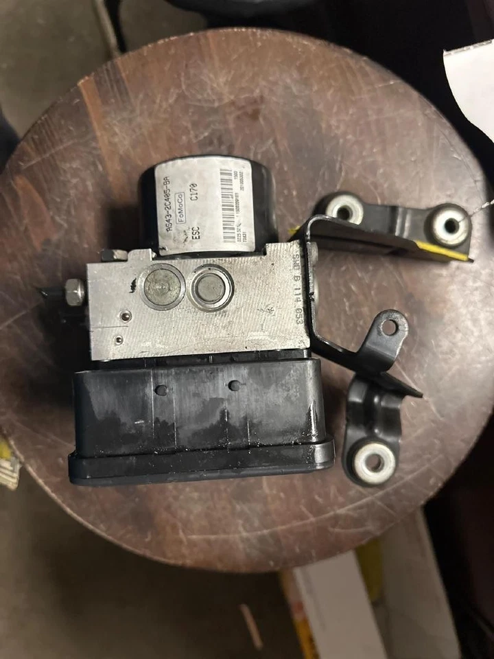 Conjunto de bomba de freno antibloqueo ABS Ford Focus 2008-2009 OEM Foto 2 de 4