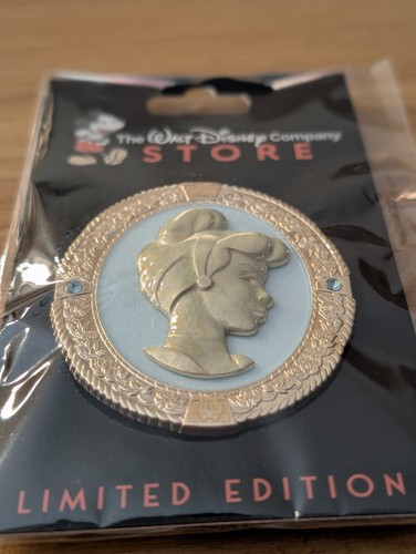 Disney DEC Princess Cameos Pin Cinderella LE 300 WDCS Employee Center Pin - Picture 3 of 6