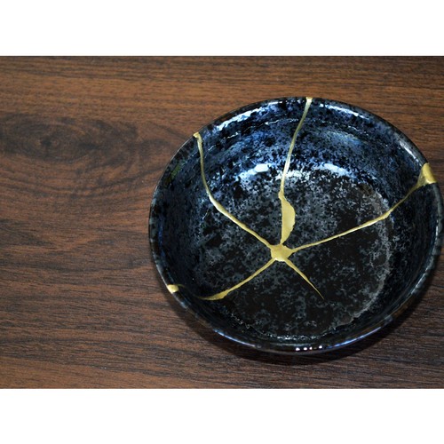 Japan's modern Kintsugi golden Japanese porcelain dish - Picture 7 of 17