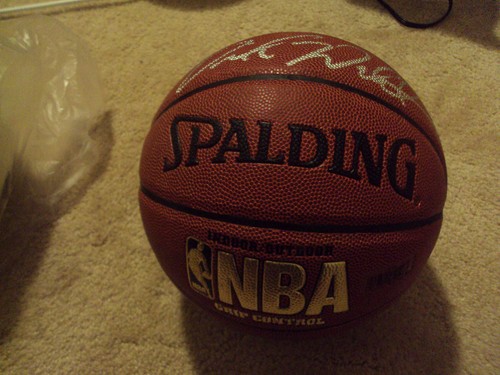Selección #2 de baloncesto Spalding firmado por Derrick Williams - Imagen 6 de 6
