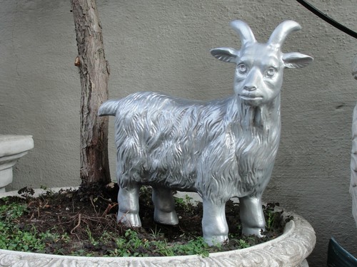  Ziege Geißbock Figur Dekoration Garten Deko Gartenfigur  Ziegenbock Silber 8 - Bild 1 von 8