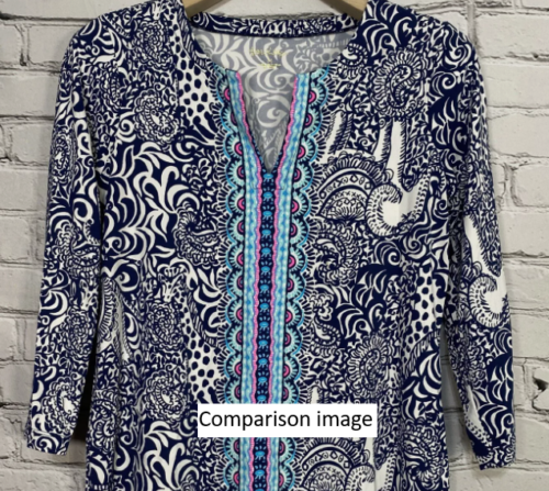 Túnica Lilly Pulitzer Talla L UPF 50+ Karina Azul Marino con Escote Alterado - Imagen 6 de 6