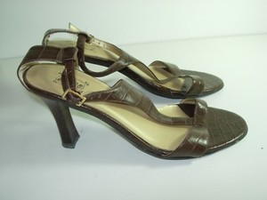 WOMENS-BROWN-LEATHER-T-STRAP-SANDALS-HIGH-HEELS-CAREER-COMFORT-SHOES-SIZE-7-M