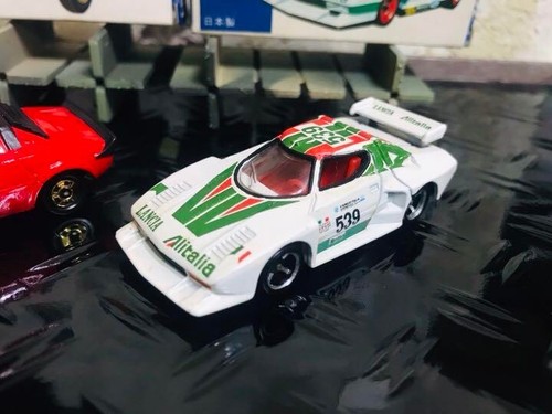 Tomica Foreign Car Series F27 Lancia Stratos HF and F66 Lancia Stratos Turbo - Picture 3 of 4