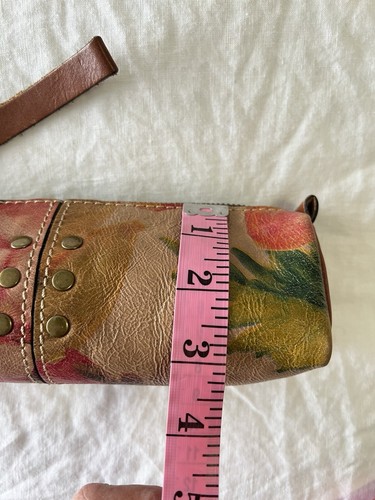 Patricia Nash | Leather Heritage Collection Small Barrel Cosmetic Case Floral - Picture 6 of 9