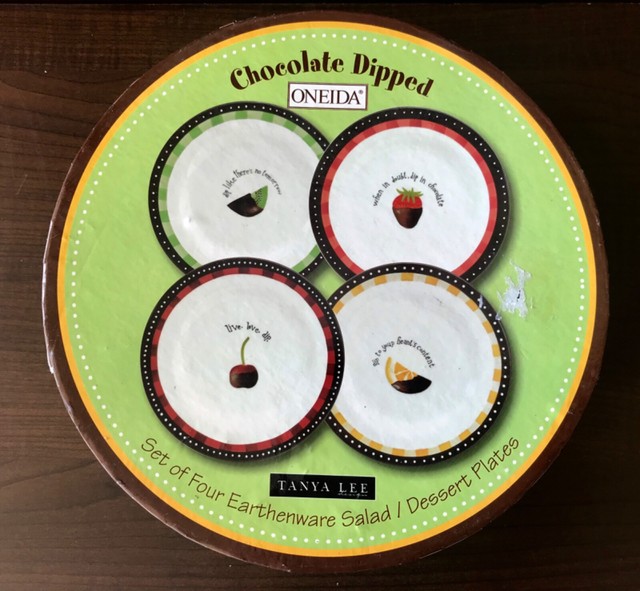 4 Oneida Classic Salad ~ Dessert Plate 9 inch Plates One set of 4 Plates Fruit Motif Berry Harvest