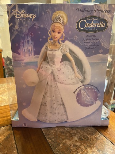 Disney Princess Special Edition Holiday Princess Cinderella - Picture 2 of 2