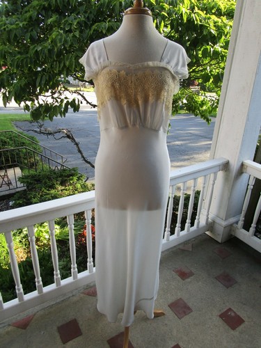 Antique/Vintage 1940s Rayon Boudoir Gown