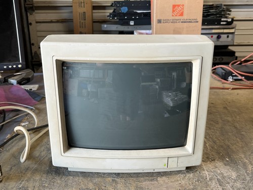 VINTAGE APPLE PERFORMA PLUS DISPLAY M9102LL/D MONITOR - Picture 1 of 6