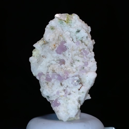 Fluorescent Apatite long wave glowing crystals on Albite mineral specimen 68ct - Picture 4 of 10