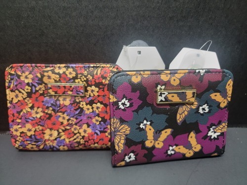 Cartera portamonedas Time and Tru pequeña floral Sharon & Butterfly dos pliegues NUEVA  - Imagen 1 de 7