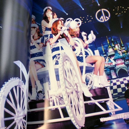 SNSD GIRLS' GENERATION LOVE&PEACE Japan 3rd Tour Blu-Ray+Photobook Limited Ed - Picture 11 of 12