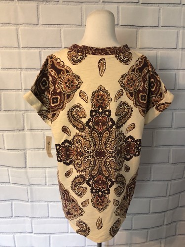 NWT Style & Co Short Sleeve Top Sz M Paisley Tan Cuffed Sleeve V Neck Earth $44 - Picture 3 of 6