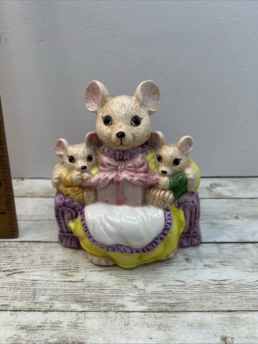 Vintage Mouse Christmas Family Decorative Coin Bank Money Box 5” Tall Free Post - Picture 1 of 13