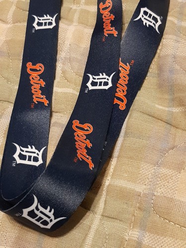 Cordón DETROIT TIGERS EQUIPO COLOR 19-1/2""x 1"" con clip - Imagen 2 de 5