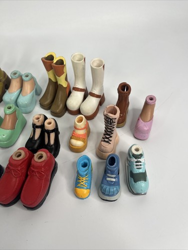 Bratz Lot Of 2 Dolls Accessories 13 Pairs Shoes Boots And 7 Single Shoes Kid Toy - Picture 4 of 4
