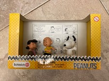 Peanuts Classic Football Scenery Pack of 3 Mini Lucy,Charlie Brown, Snoopy NEW