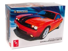 Amt 1/25 2008 Dodge Challenger Srt8 Plastic Model Kit Amt1075