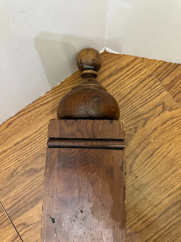 Antiguo poste de escalera de madera de la época victoriana Newel Foto 3 de 4