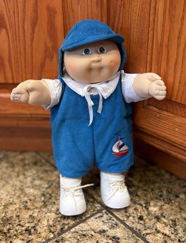 Gebrauchter Vintage Edler Matrosenkohl Aufnäher Kinder mit Schuhen und Hut