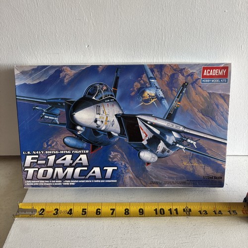 Vintage 1991 Academy #1679 1:72 - Grumman F-14A Tomcat plastic kit Incomplete