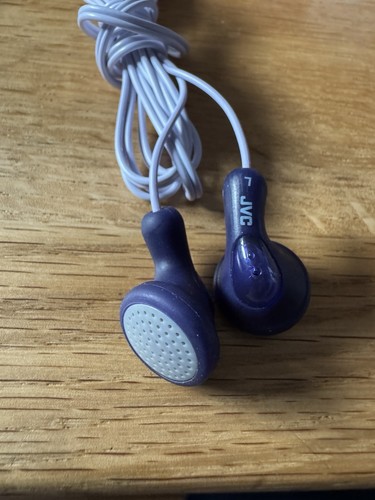 JVC Gumy Grape Violet Purple Stereo Headphones Earbuds 3.5mm Jack (500-147) - Picture 3 of 6