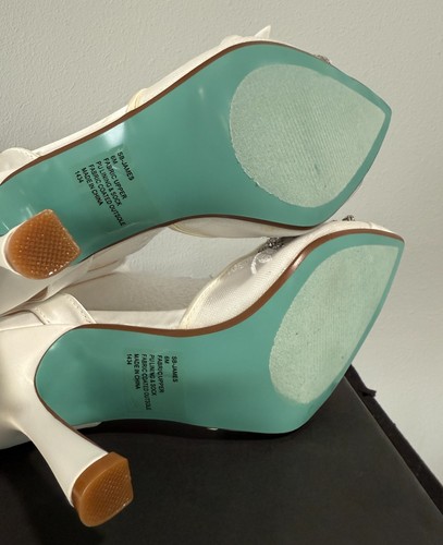 NEW Betsey Johnson James Floral Embellished Womens Heels Ivory Size 6 M Wedding - Picture 10 of 10