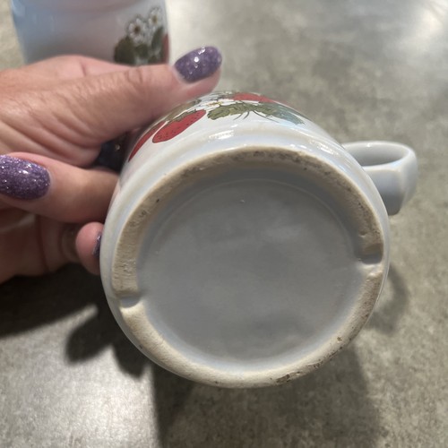 Vintage McCoy Pottery, Strawberry Fields Creamer, Sugar, Butter Dish w/lid, S&P - Picture 9 of 11