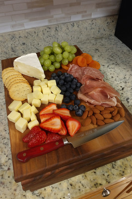 One Piece Solid Walntu Wood Cutting/Charcuterie Board.