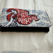 "Cartera Loungefly Disney La Sirenita Ariel Girl Who Has Everything 6,5""x3"""