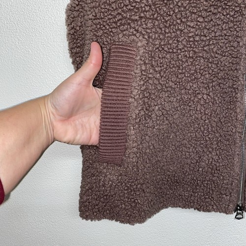 Chaleco Sherpa Varley Taupe Aspen Mujer Talla L Gorpcore Silencioso Lujo Exterior - Imagen 2 de 7