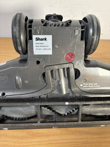 Shark NV680UKCO Powered Lift-Away Bodenbürstenkopf getestet und funktionsfähig rot - Bild 14 von 16