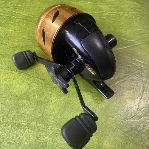JOHNSON MAXXUM HEAVY DUTY FISHING GOOD CATFISH REEL SPINCAST Smooth