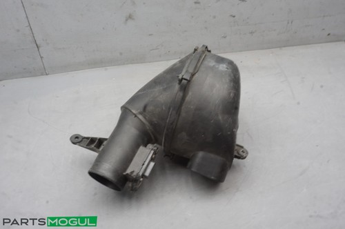 1998-2000 Lexus LS400 Air Intake Cleaner Box Housing W/ MAF Sensor 22020-50130 - Picture 5 of 8
