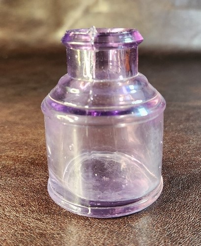 Antique Sun-Colored Amethyst/Purple Inkwell, EUC, No Chips/Cracks, 2.75" H - Picture 4 of 10