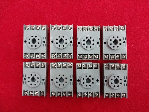 SQUARE D. 8501 NR51 8PIN RELAY SOCKET 10AMP-300V - Picture 1 of 3